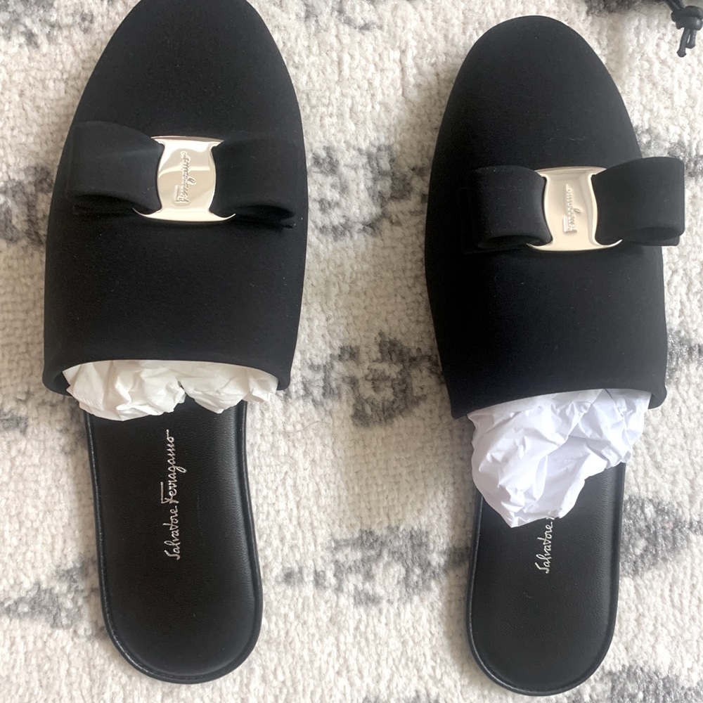 Salvatore Ferragamo Vern Dream Black Flats